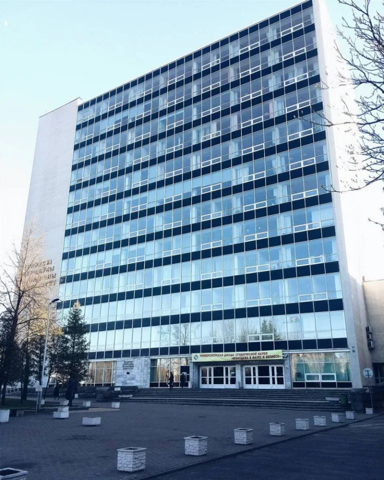 冬日的校舍外观