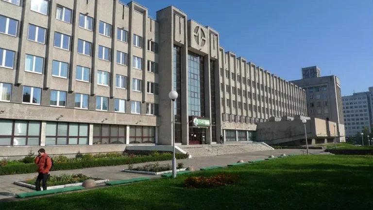 白俄罗斯国立信息与无线电大学校舍外观