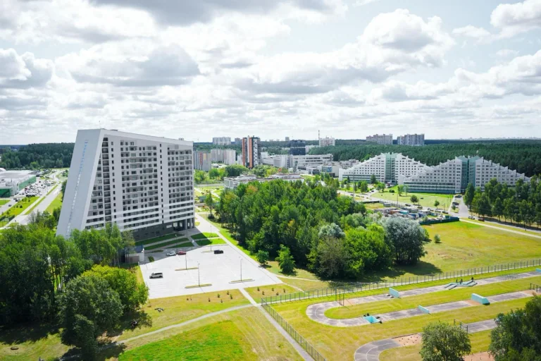 白俄罗斯国立技术大学另一校区建筑与绿地