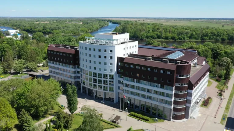 波列斯克国立大学校园教学楼