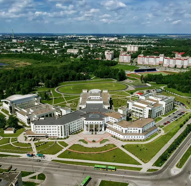巴拉诺维奇国立大学校园航拍