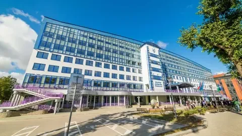 白俄罗斯国立大学 · 共享教学楼外观