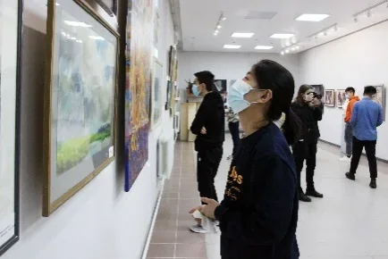 维捷布斯克国立大学（马舍罗夫）美术展厅参观